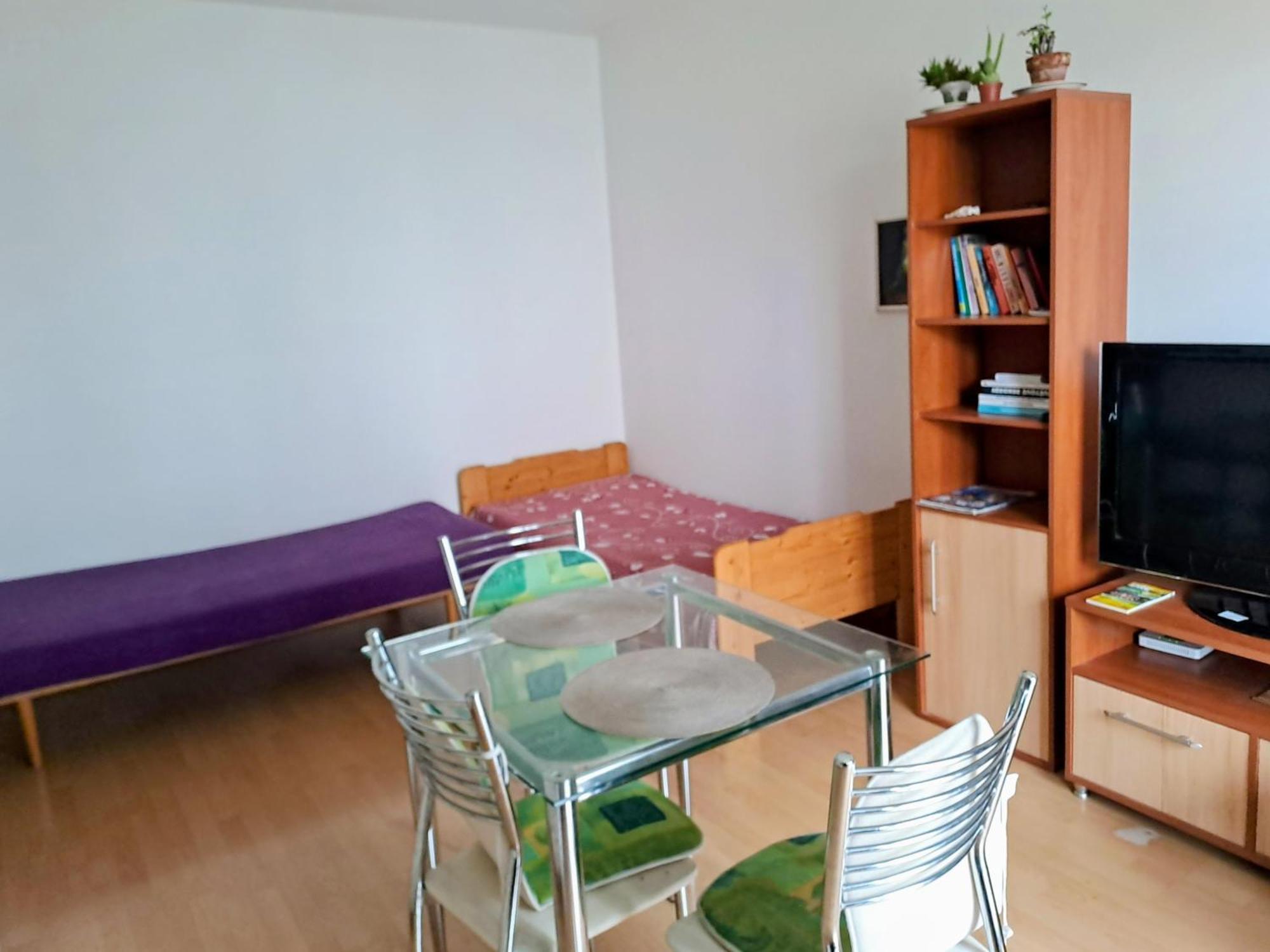 Peskova, O 2 Pokojich S Terasou Appartement